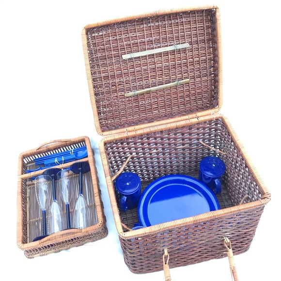 VINTAGE wicker rattan cottage picnic wine basket